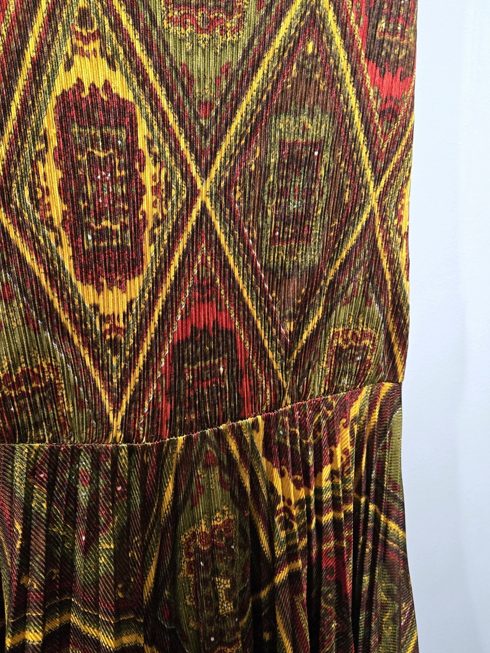 Vintage 70s Pleated Midi Dress in Brown & Gold - Picture 4 of 8